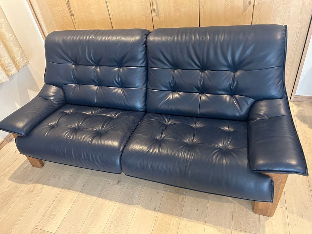 カリモク ZU4903 3人掛けソファ レザー　ネイビー