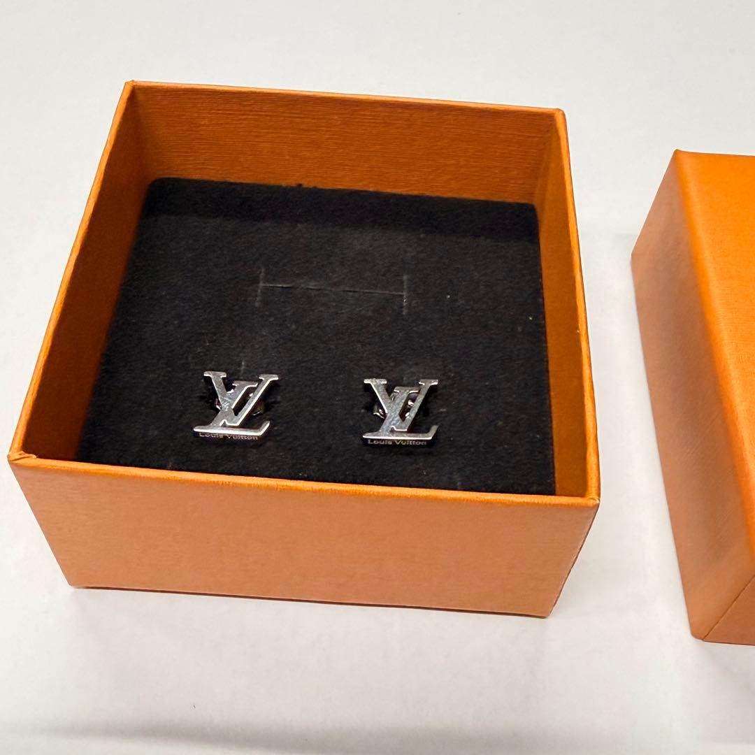 LOUIS VUITTON LVロゴスタッドピアス　VLピアス VLロゴピアス