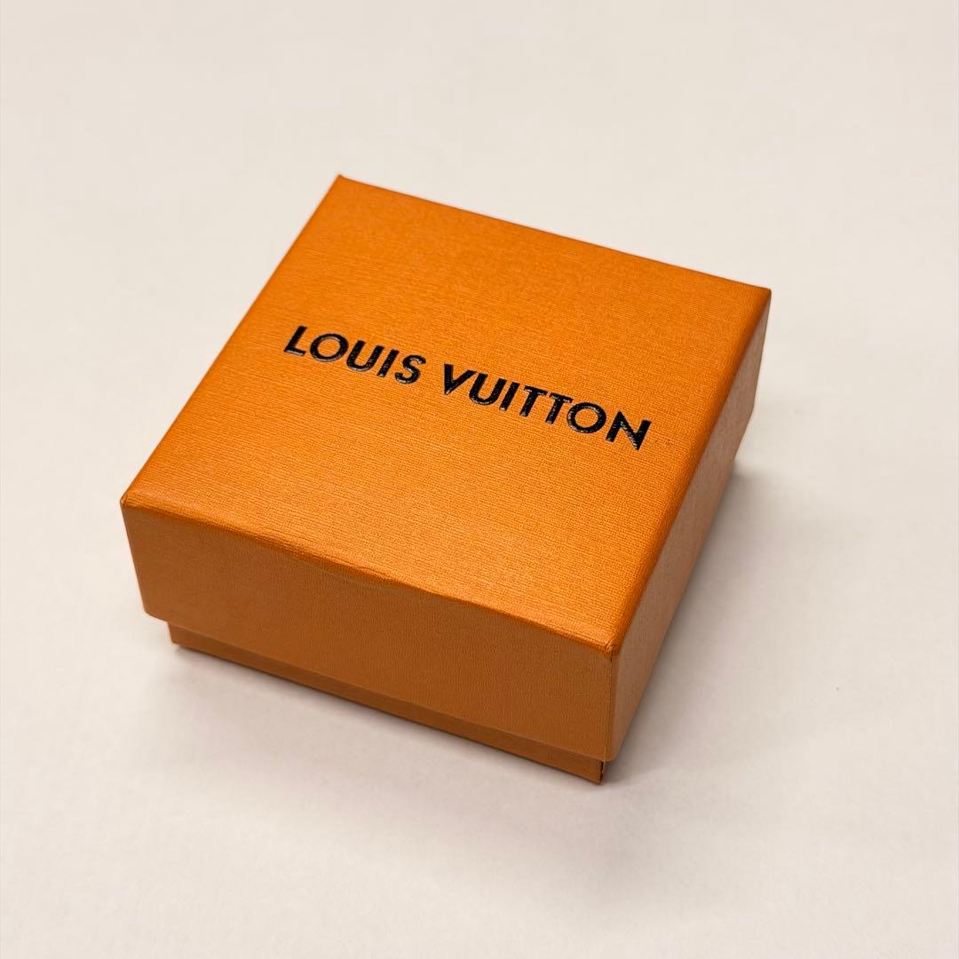 LOUIS VUITTON LVロゴスタッドピアス　VLピアス VLロゴピアス