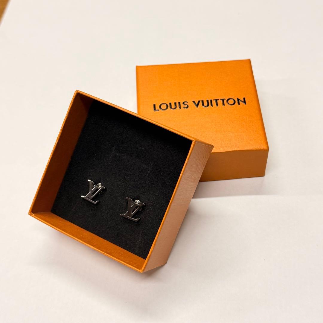 LOUIS VUITTON LVロゴスタッドピアス　VLピアス VLロゴピアス