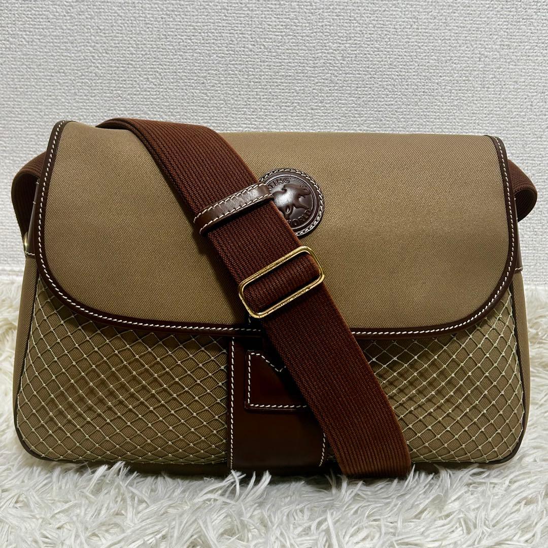 美品✨ハンティングワールド　メッセンジャーバッグ　サファリトゥデイ 　A4