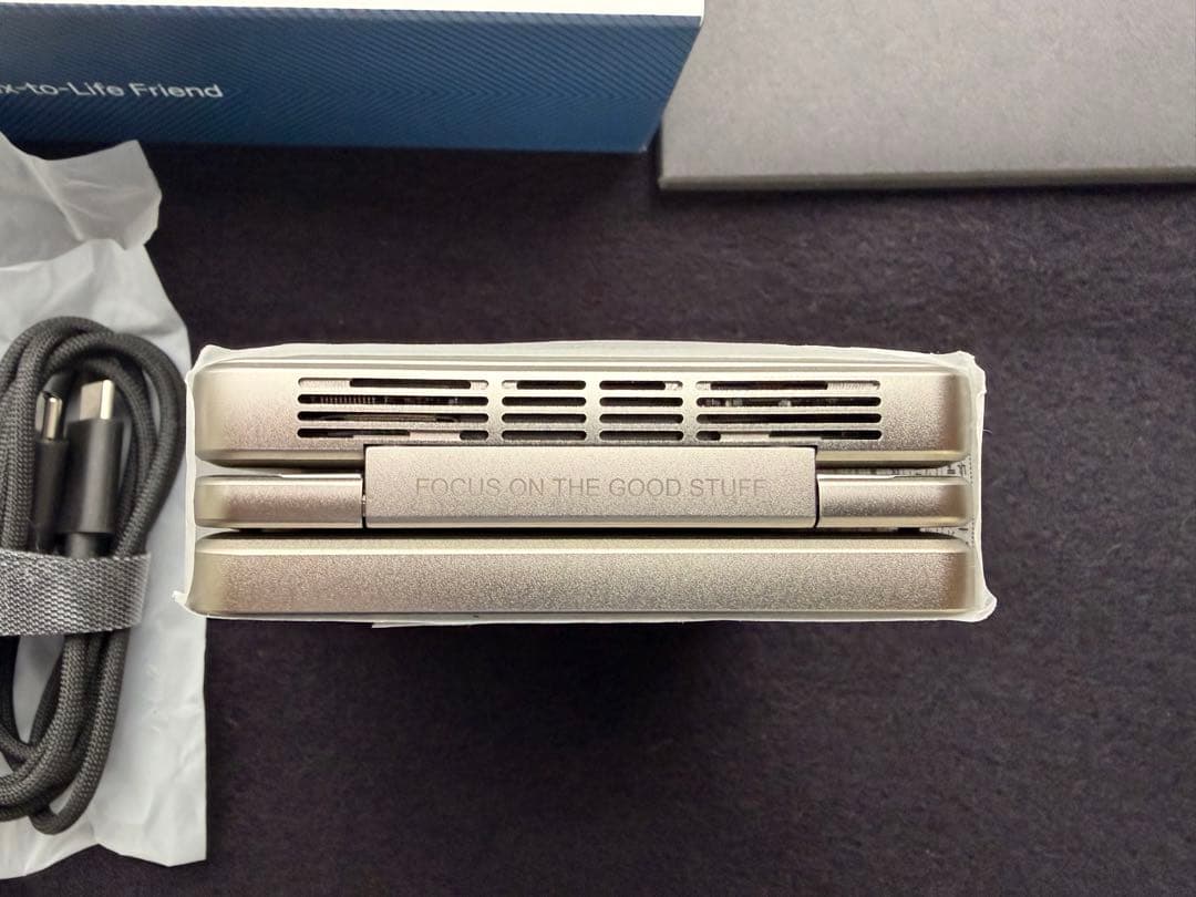 AURZEN ZIP Tri-Fold プロジェクター本体