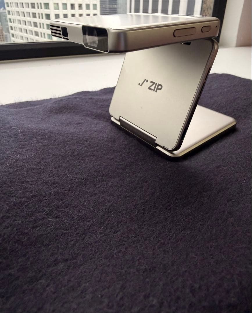AURZEN ZIP Tri-Fold プロジェクター本体