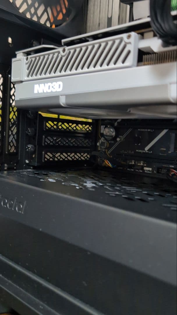 グラフィックボード・グラボ・ビデオカード INNO3D GeForce RTX 4090 X3OC White