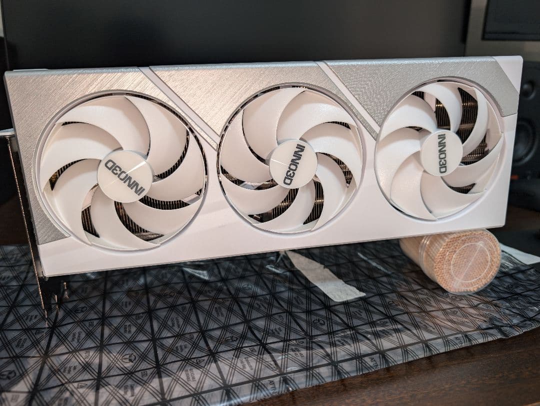 グラフィックボード・グラボ・ビデオカード INNO3D GeForce RTX 4090 X3OC White