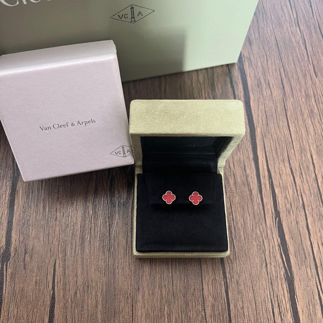 Van Cleef & Arpels スウィート アルハンブラ ピアス