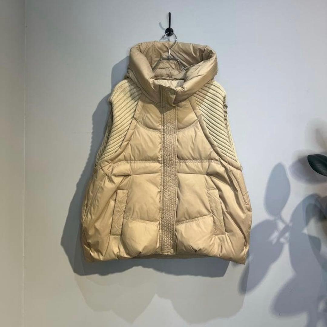 値下げ！新品未使用！フード付きニットドッキング ダウンベスト ベージュ