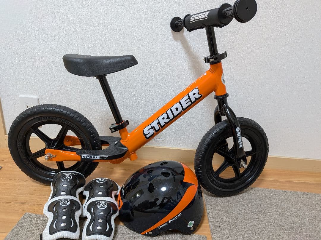 【美品】ストライダー スポーツ 12インチ オレンジ　プロテクター　ヘルメット付