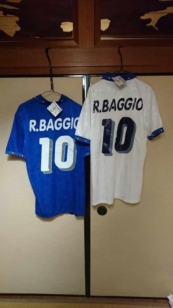【新品タグ付】バッジオイタリア代表ユニホームホームとアウェイ