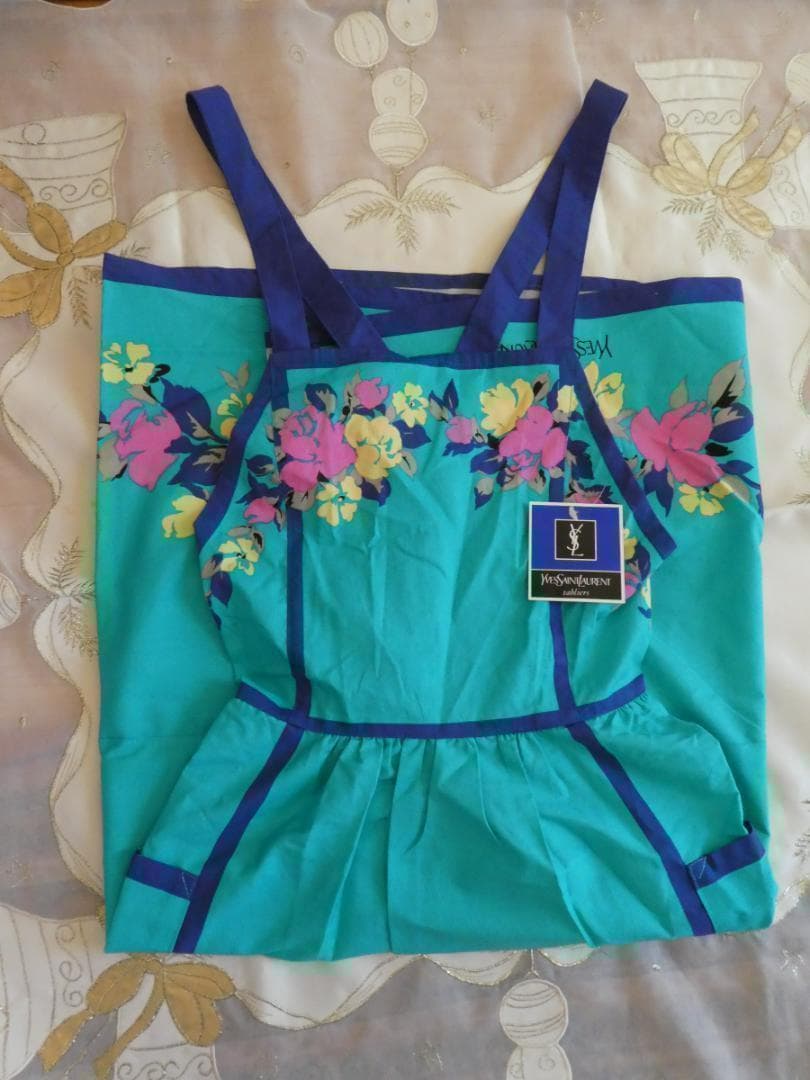 メルカリ便♡イヴサンローラン♡花柄エプロン　レトロ　グリーン