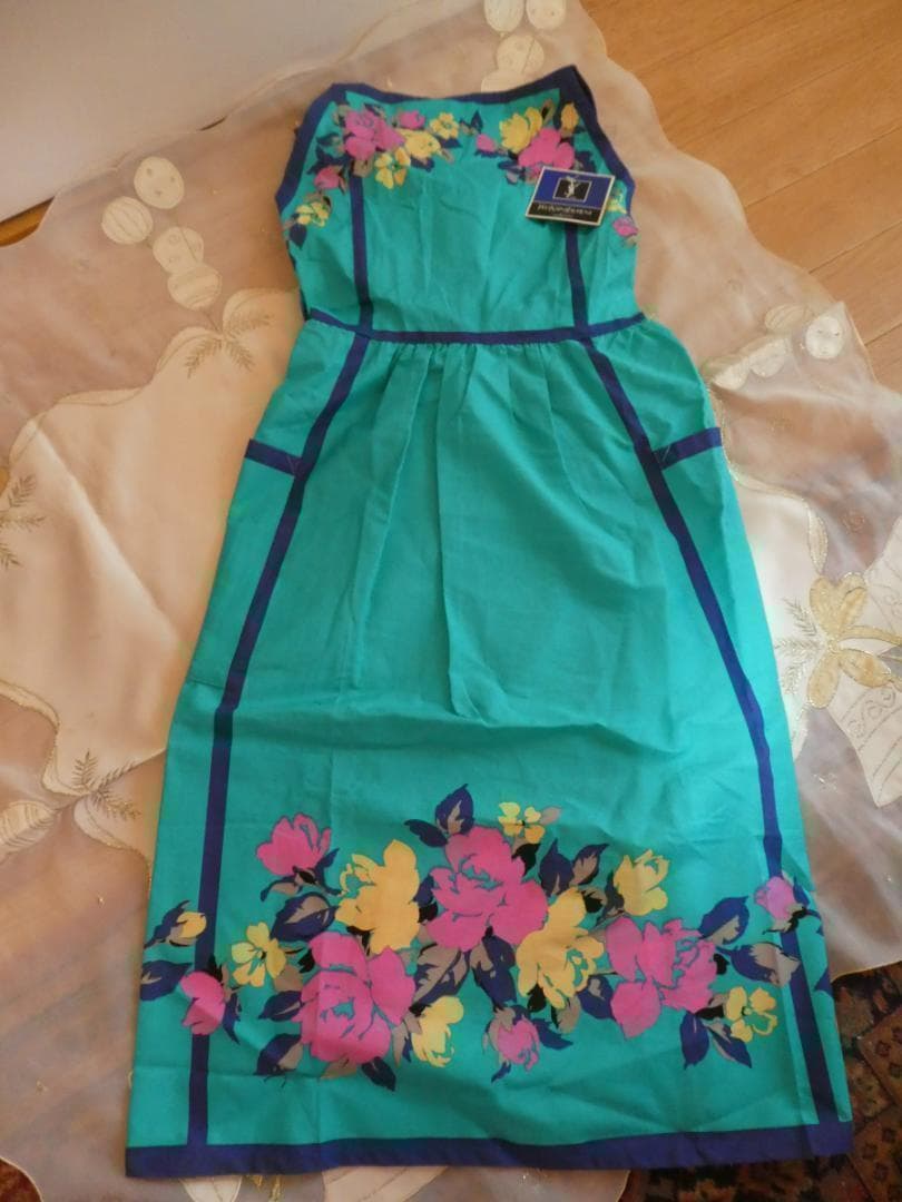 メルカリ便♡イヴサンローラン♡花柄エプロン　レトロ　グリーン
