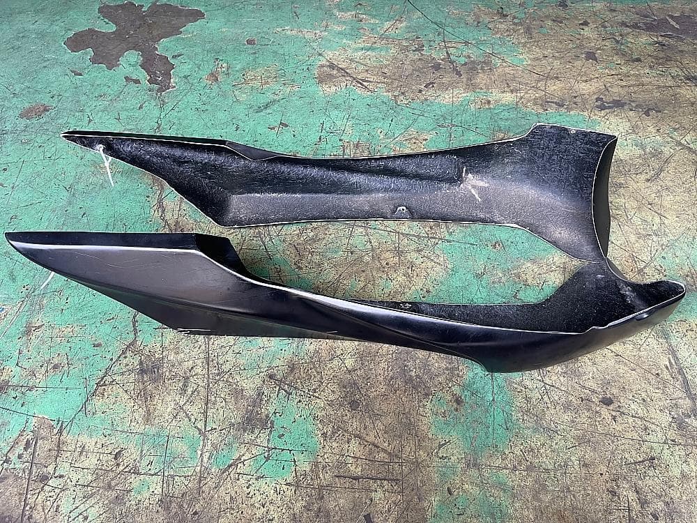 希少 FREEDOM 製 アンダーカウル 4D9 マジェスティ SG20J