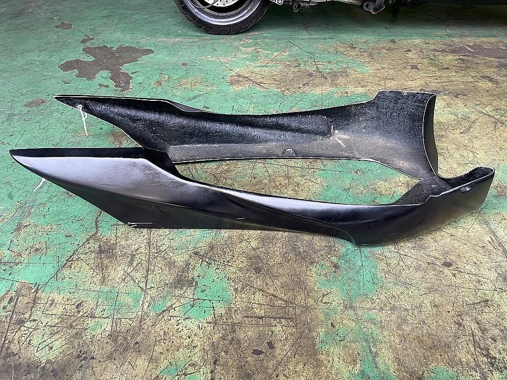 希少 FREEDOM 製 アンダーカウル 4D9 マジェスティ SG20J