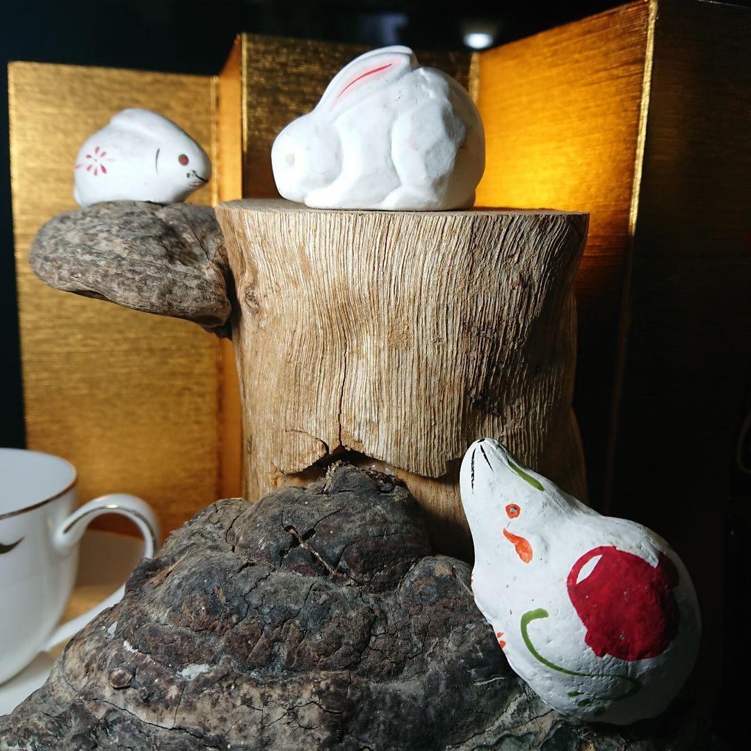 民芸品  兎3匹  土人形  猿の腰掛け 台付き