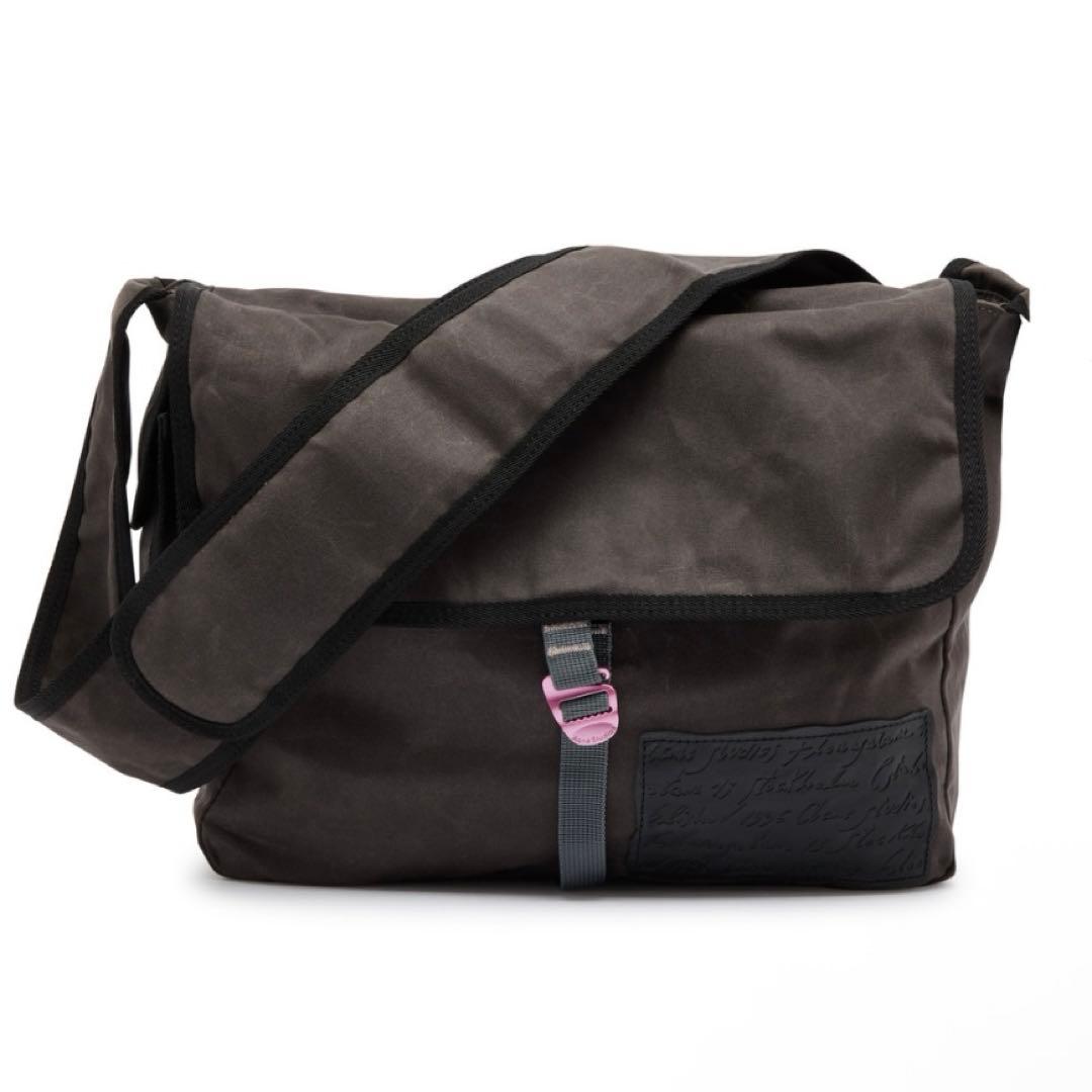 【美品】ショルダー（メッセンジャー）バッグ 【Acne Studios】