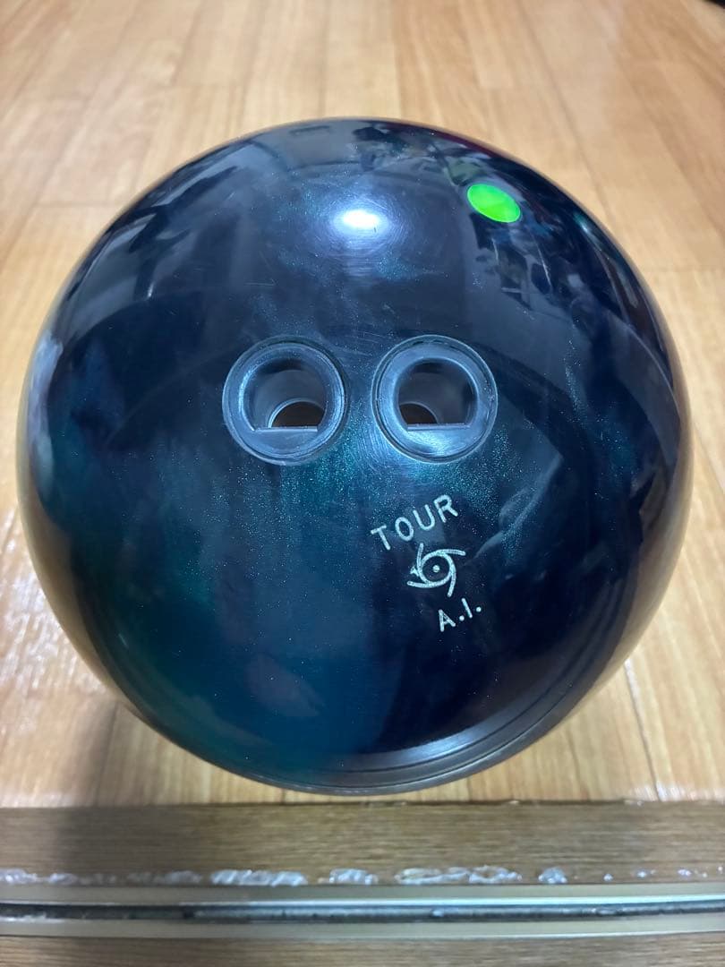 ボウリングボール !Q ツアー A.I. (15ポンド)