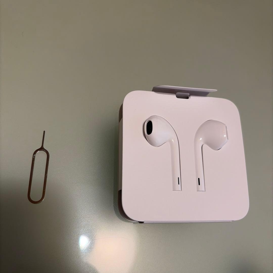 iPhone11 64G ホワイト　未使用イヤホン付