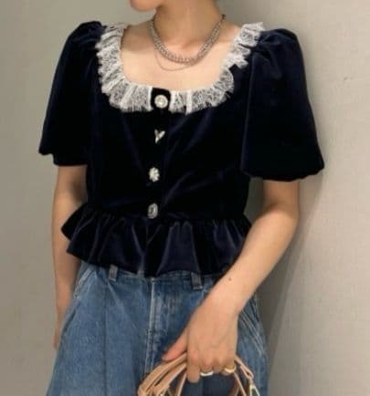 LILY BROWN　CANDY STOCK　レースカラービジューベロアブラウス