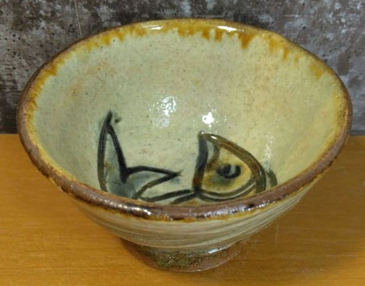 人間国宝 金城次郎 魚紋酒盃 栞 共箱(本人書付) 美品 やちむん壺屋焼 壷屋焼