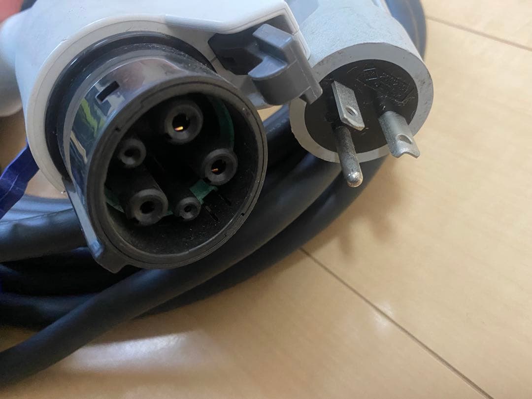 【最新型番】日産リーフ純正充電ケーブル　6WX0A 04