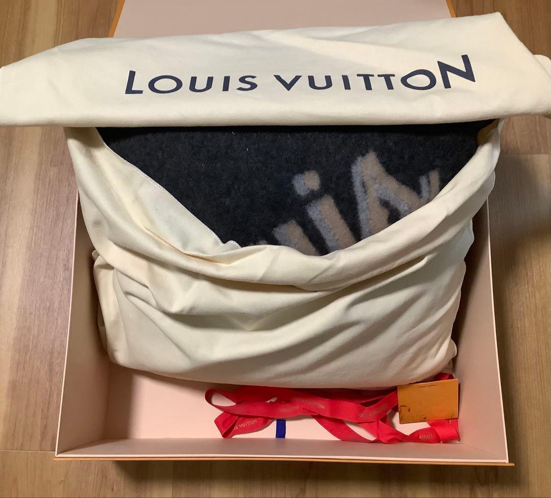 ルイヴィトン　クーサンロゴ　バイカラー　クッション　新品未使用　非売品