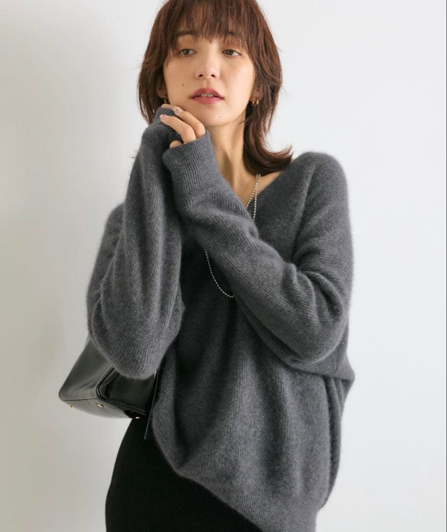 【新品・タグ付】リヴドロワ ヘアリーウール片畦Vネックニット チャコールグレー