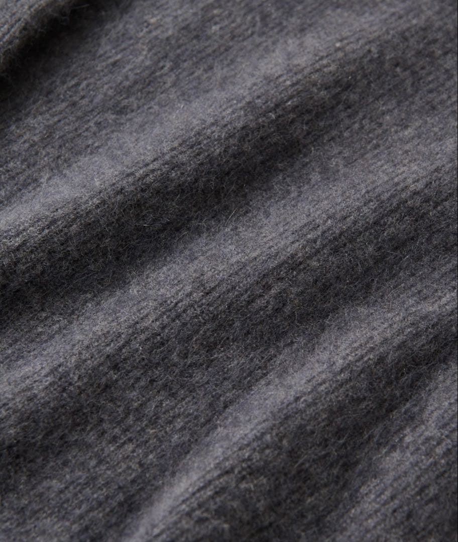 【新品・タグ付】リヴドロワ ヘアリーウール片畦Vネックニット チャコールグレー