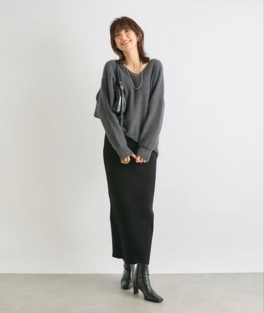 【新品・タグ付】リヴドロワ ヘアリーウール片畦Vネックニット チャコールグレー