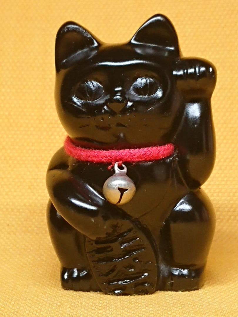 【美品】ねこ　黒猫　招き猫　石製　置物　インテリア　工芸品　美術品　A2816