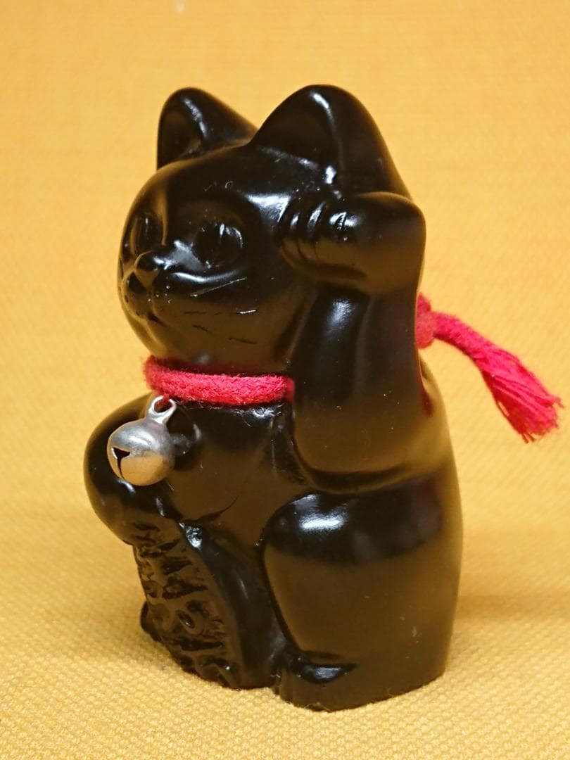 【美品】ねこ　黒猫　招き猫　石製　置物　インテリア　工芸品　美術品　A2816