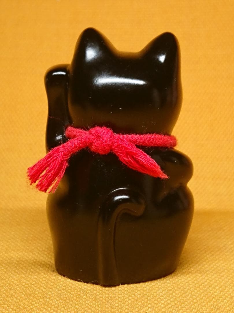 【美品】ねこ　黒猫　招き猫　石製　置物　インテリア　工芸品　美術品　A2816