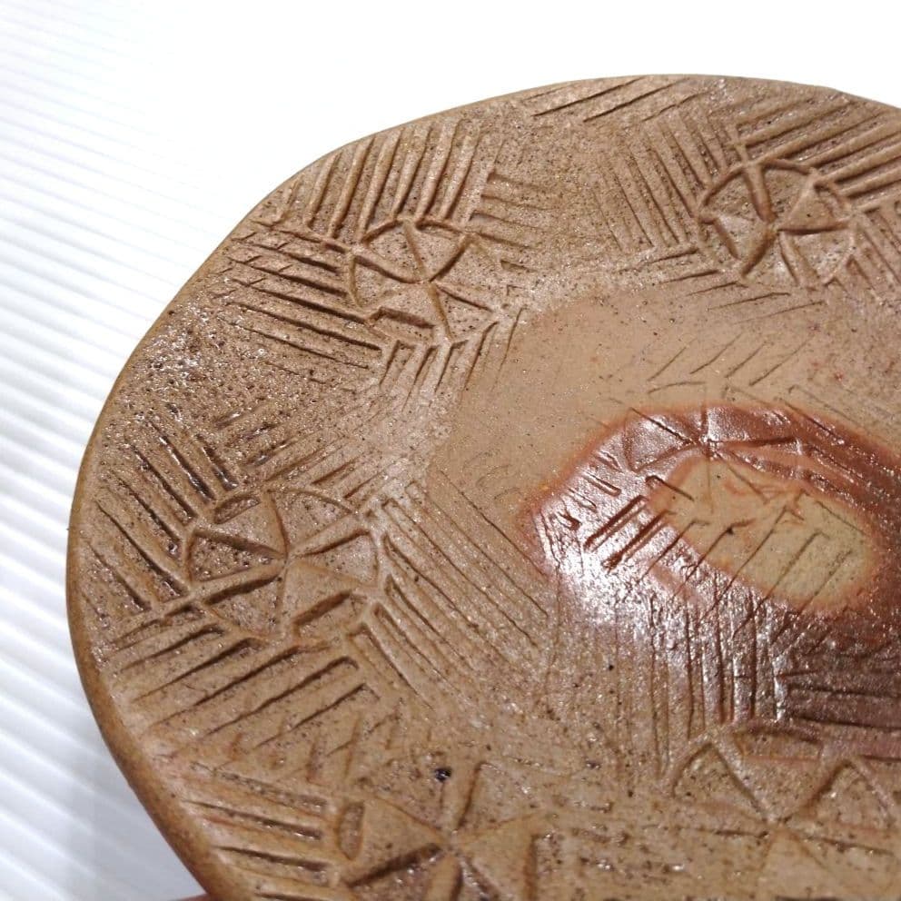 備前焼 陶芸家 岡田輝 たたき皿 中皿 プレート 緋襷 作家物 直径18,5cm