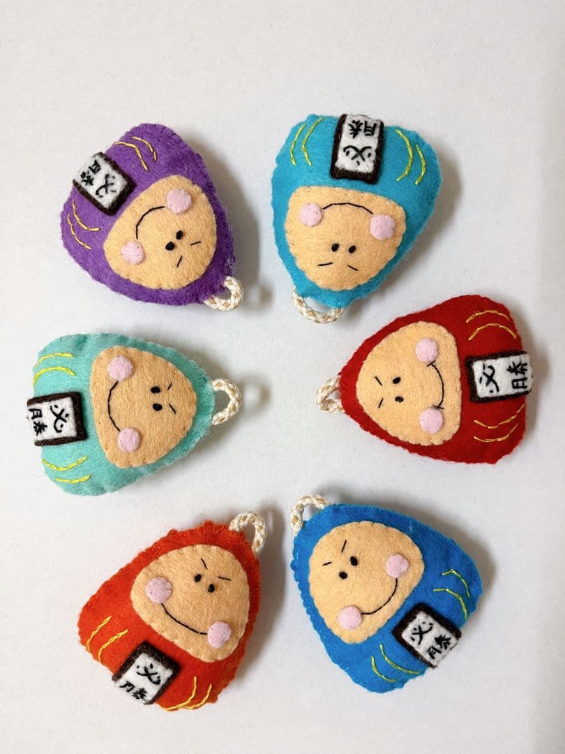 ダルマお守り　ハンドメイド　フェルト