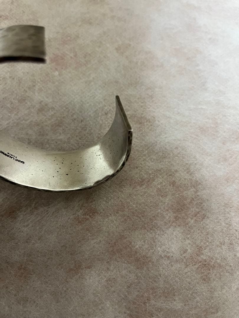 サンローラン　saint laurent シルバー ハンマードオープンバングル