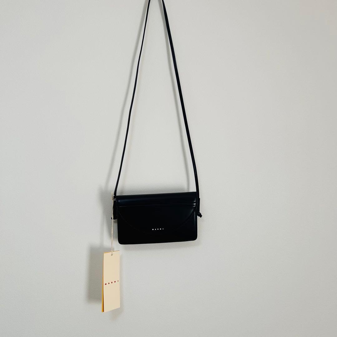MARNI ブラックショルダーバッグ
