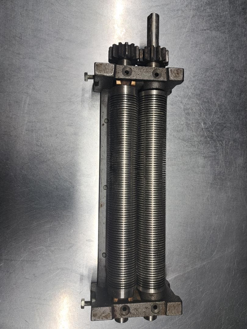 そば・麺切り包丁 二重ローラー構造 約30cm