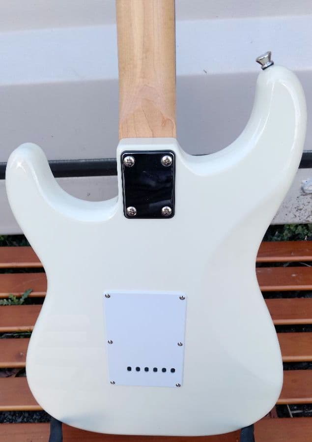 【美品】Bucchus　UNIVERSE　BST-1R SW　エレキギター