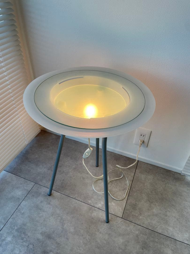 照明付きサイドテーブル ホワイト　ポストモダン　kare