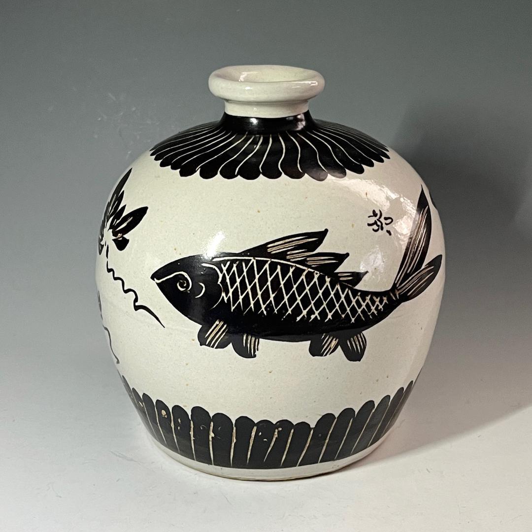 唐物 磁州窯 白地陰刻文魚紋瓶 白化粧無地陶 灰褐色 刻線文 SN83