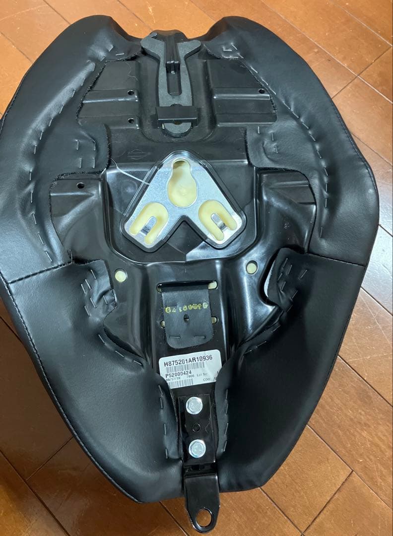 ハーレーダビッドソン バイクシート ブラック