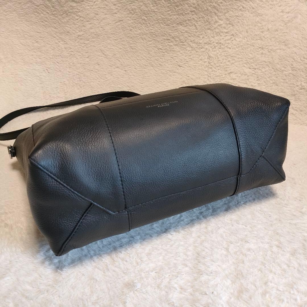 リナママ様【✨新品✨】ジャンニキャリーニ◎トート スーパーライト M ブラック