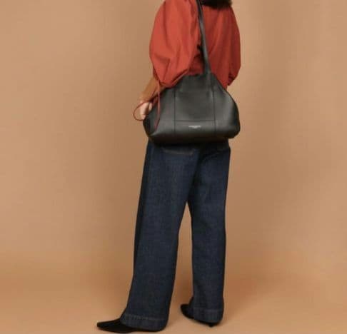 リナママ様【✨新品✨】ジャンニキャリーニ◎トート スーパーライト M ブラック