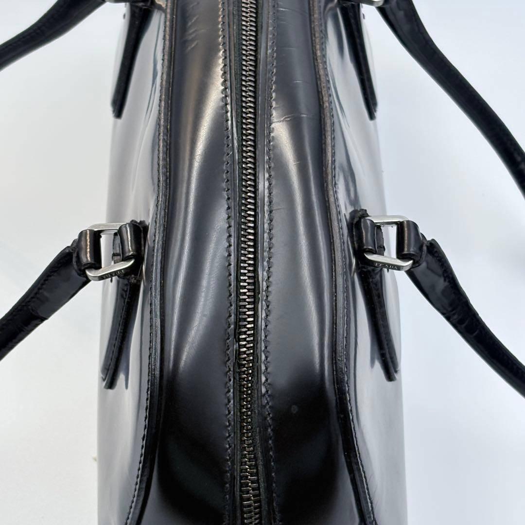 希少PRADAエナメルレザーミニボストンハンドバッグ美品ブラック南京錠付ロゴ刻印