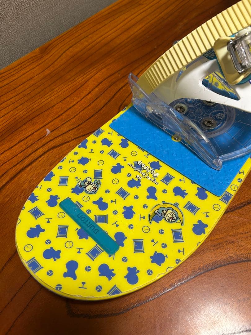 Burtonドラえもん 子ども用スノーボード90cm、ビンディング、ブーツセット