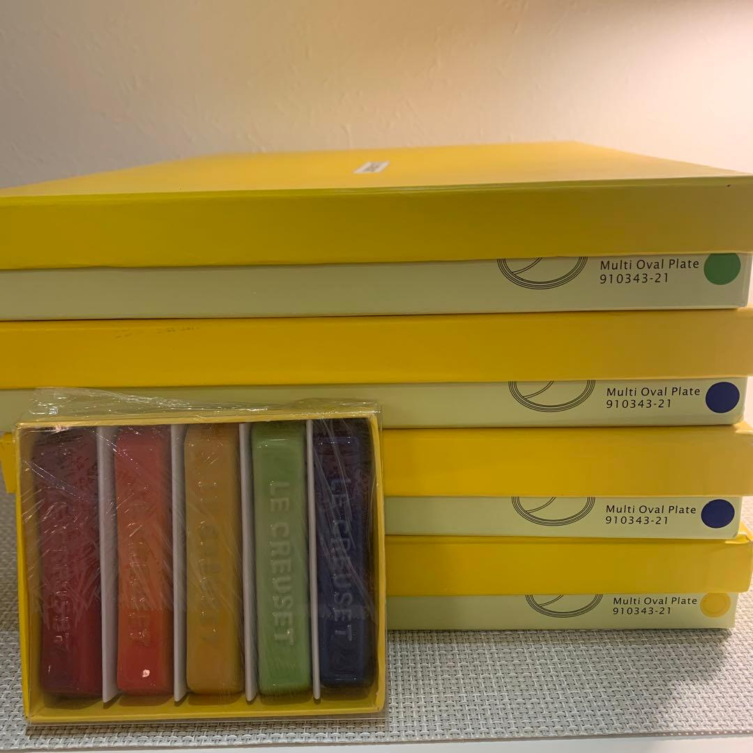 廃盤　ルクルーゼ　マルチオーバルプレート4枚&カトラリーレストセット♪