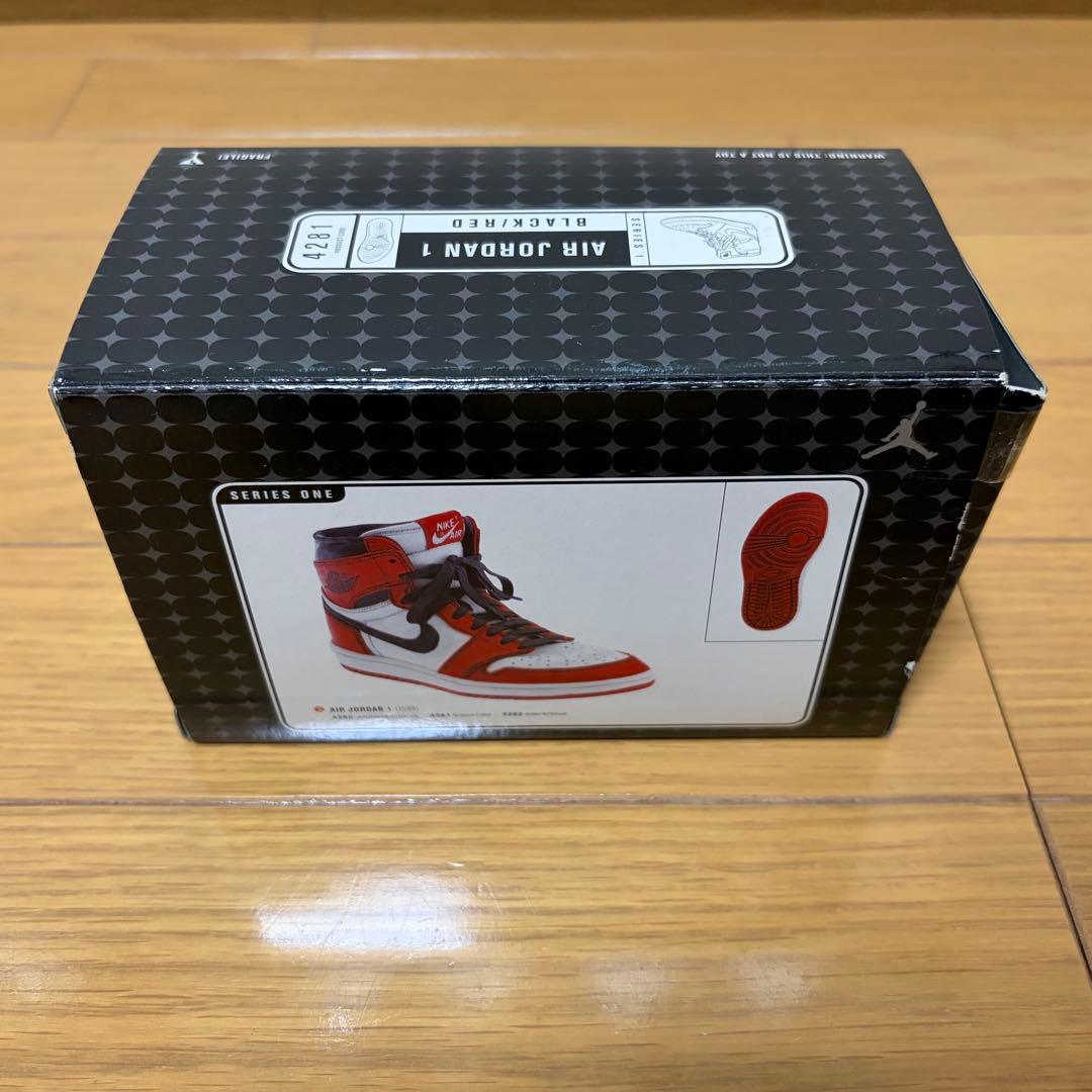 限定3000個　NIKEナイキ　エアジョーダン　陶器　フィギュア 黒赤