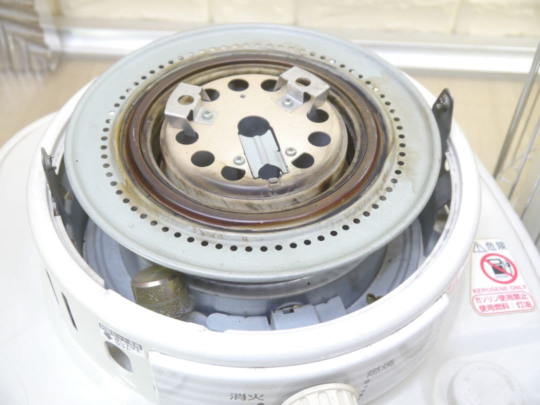 送料無料です。2014年　コロナ　ホワイト　石油ストーブ 円筒形