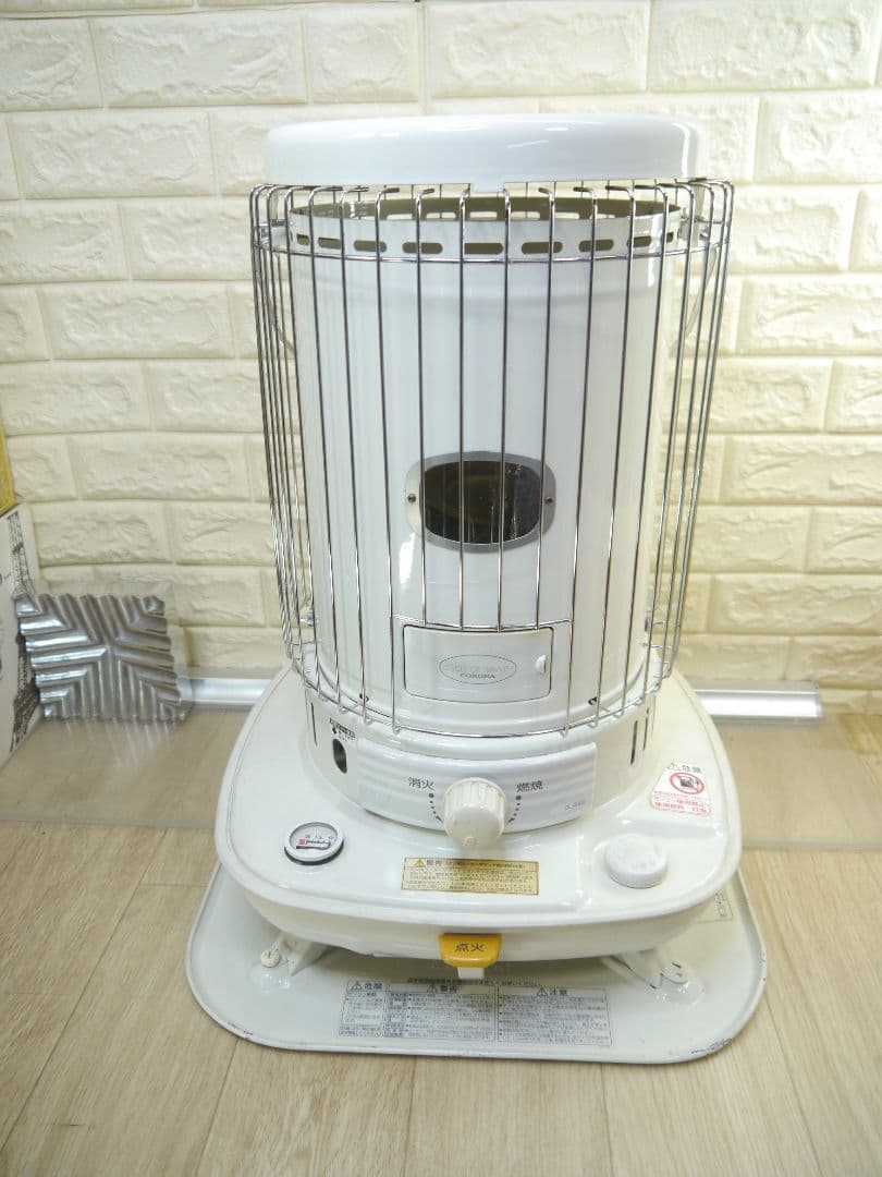 送料無料です。2014年　コロナ　ホワイト　石油ストーブ 円筒形