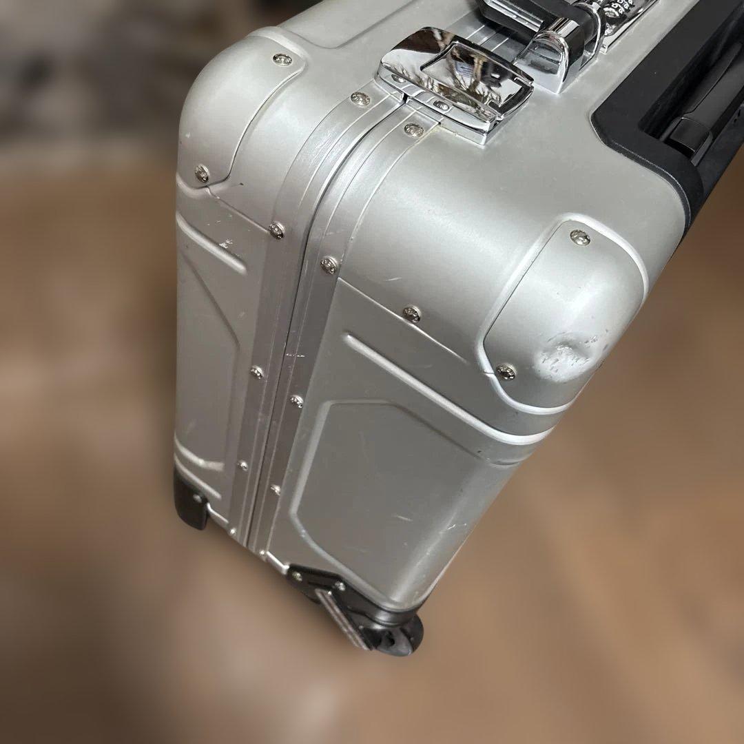 専用品　無骨でかっこいい！ゼロハリバートン　アルミキャリーケース 28リットル