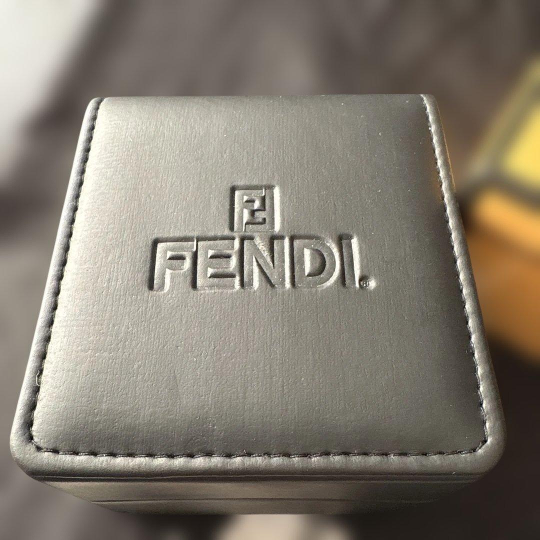 新品未使用（電池切れ）FENDI 腕時計 クォーツ 黒文字盤 ステンレス